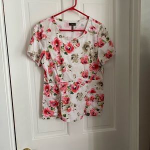 Jaanuu scrub top. Beautiful floral print